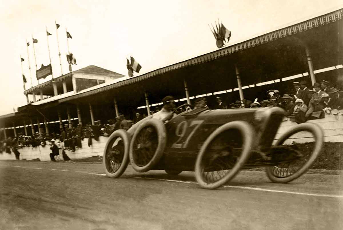 Rolling-Shutter-Effekt: Maurice-Louis Branger – Grand Prix de l’Automobile Club de France Prix in 1914. A Fiat in the foreground